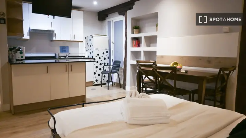 Piso entero de 4 habitaciones en madrid.