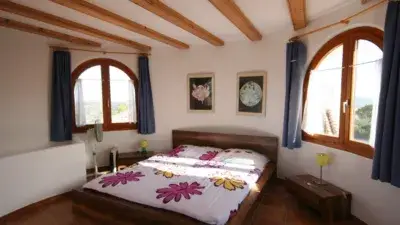 Chalet en Monte Pedreguer con Vistas al Mar y Montaña