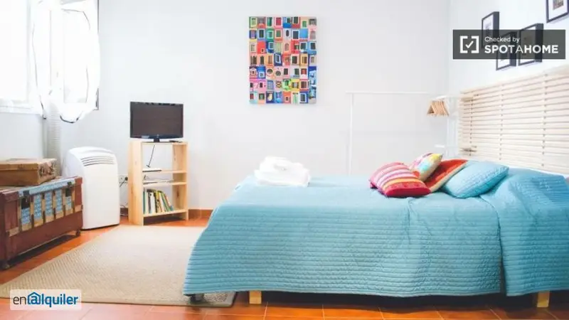 Estudio Moderno con Aire Acondicionado en Malasa	ña Madrid