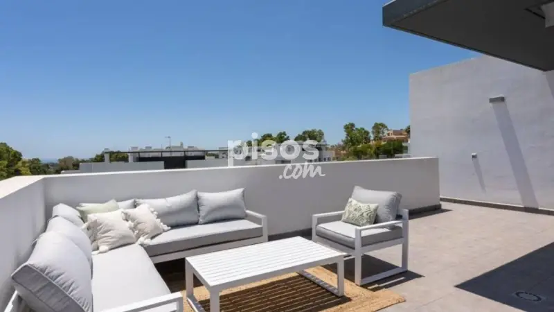 Apartamento en venta en El Paraiso con azotea de 100m2 y 2 plazas de garaje