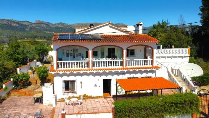Villa de Lujo con 5 Dormitorios y Piscina - Vistas a la Montaña
