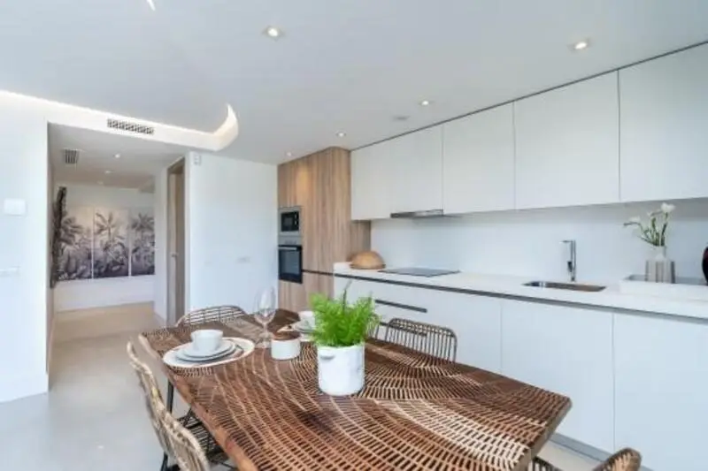 Apartamento en San Roque Club con Vistas al Campo de Golf