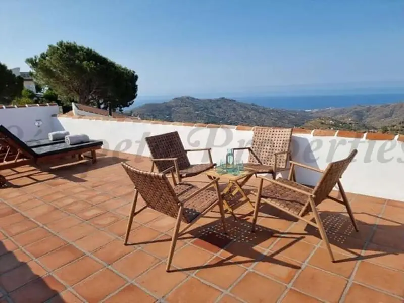 Villa 4 Dormitorios con Piscina y Vistas Panorámicas