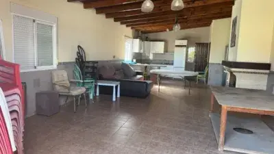 Chalet en Venta Playa Granada: Dos Viviendas, Invernadero y Piscina