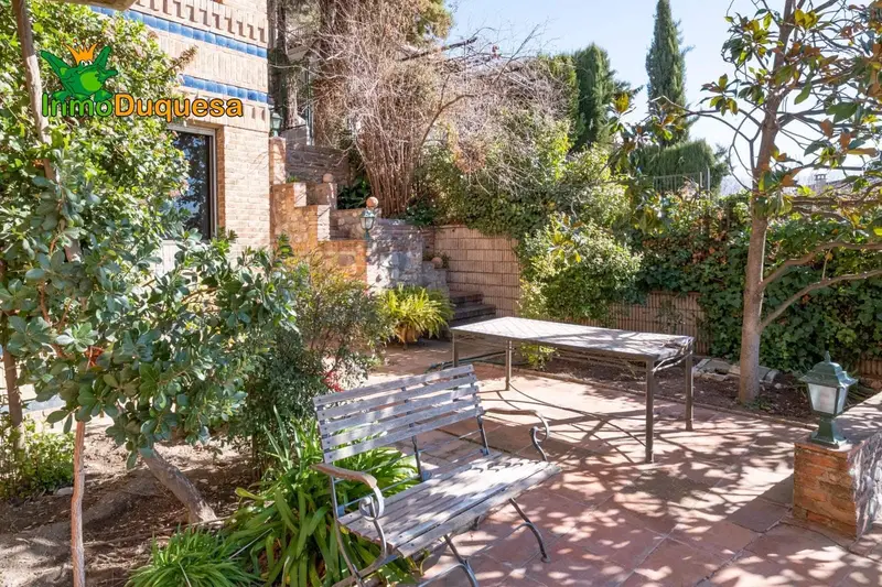 Chalet en Granada con Vistas Panoramicas Piscina y Jardin