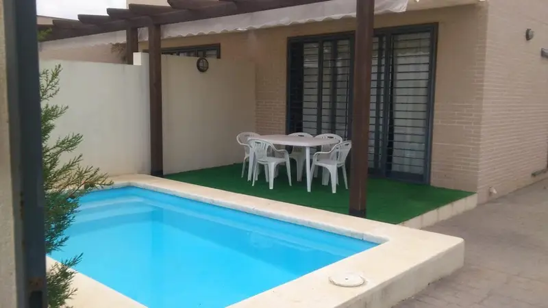 Chalet en venta Oliva Nova cerca de la playa