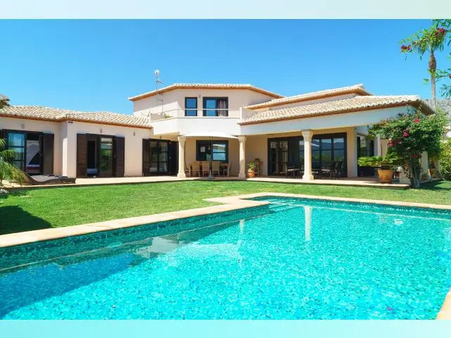 Chalet con Piscina Privada en Beniarbeig cerca de Denia