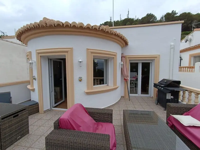 Chalet en Oliva con Piscina Privada y 5 Dormitorios