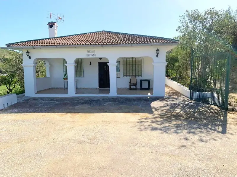 Chalet 3 Dormitorios Guaro Costa del Sol Piscina Jardin Rustico