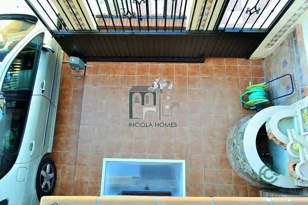 Chalet Adosado en Almayate con Piscina y Vistas al Mar