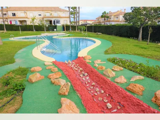 Casa en Venta Torrevieja 3 Dormitorios 75m2 Piscina Cerca de la Playa