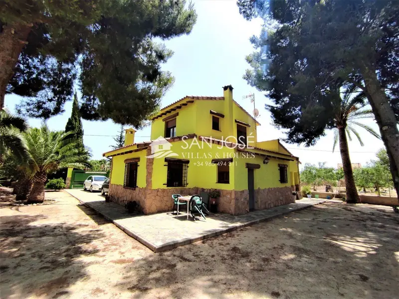 Chalet con Terraza en Novelda Camino Molinos