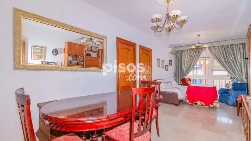 Piso en venta en Loja 4 dormitorios 2 baños terraza y garaje