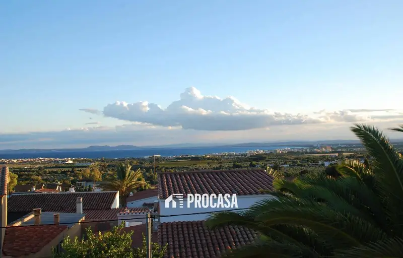 Chalet con 3 Unidades en Mas Fumats Roses Ideal Familias e Inversion