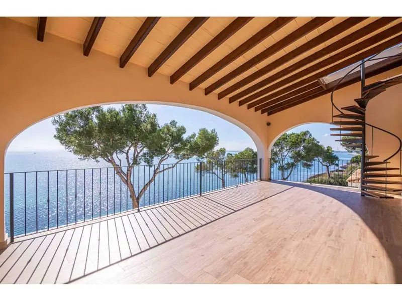 Villa de Lujo en Alcanada Mallorca con Vistas al Mar
