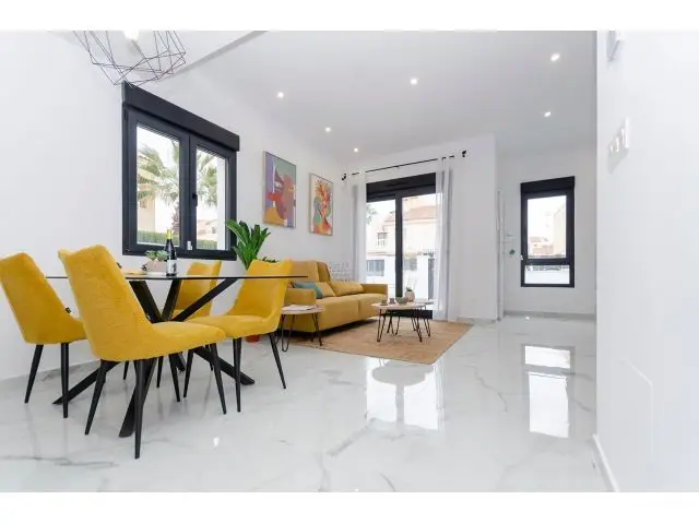 Villa en Venta Torrevieja 3 Dormitorios Piscina Privada