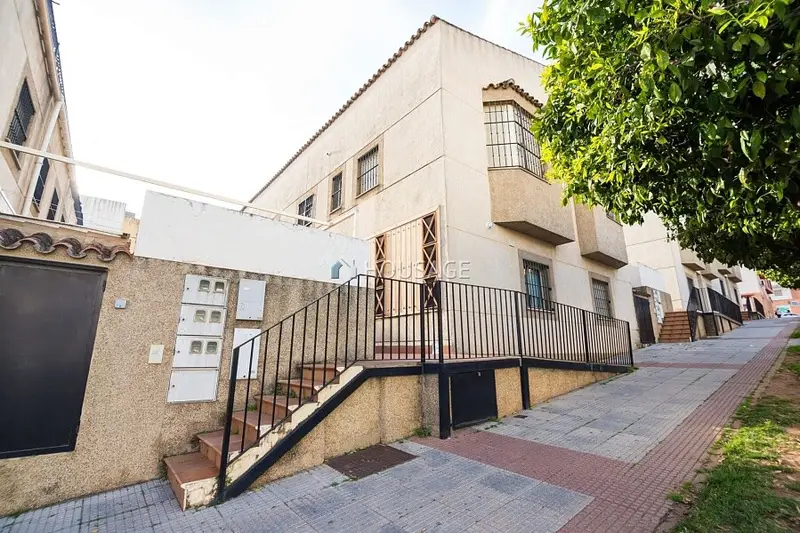 Casa Adosada en Alcalá de Guadaíra 3 Dormitorios 2 Baños
