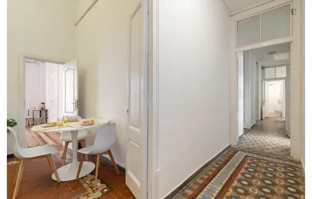 Apartamento 5 Dormitorios Barcelona Estudiantes Trabajadores