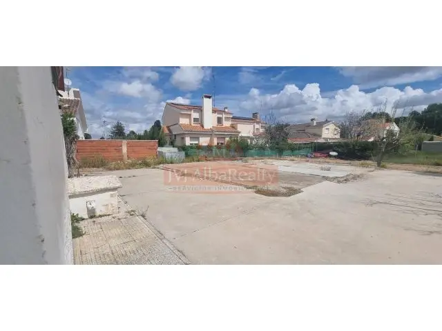Parcela Urbana El Plantío: 1300m2, Piscina, Casa 300m2