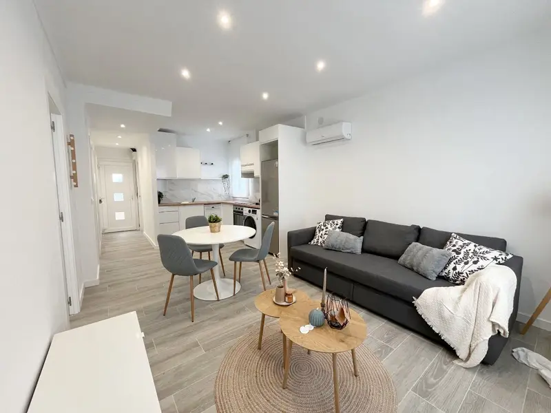 Apartamento Renovado en Empuriabrava con Piscina y Cerca de la Playa