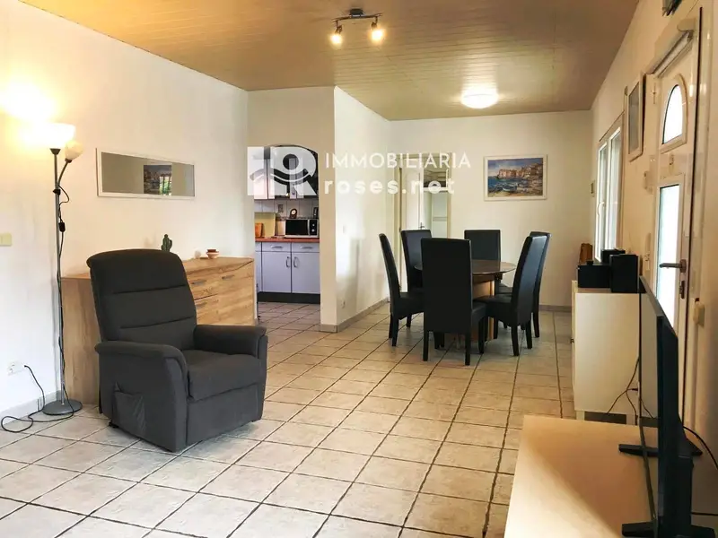 Chalet en venta en Roses Girona con piscina y jardin