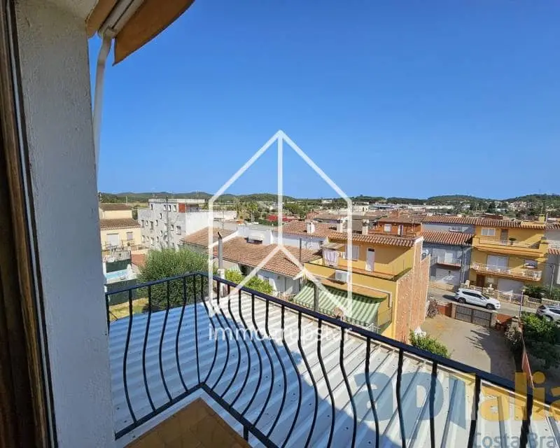 Casa en venta en Sant Joan de Palamós con garaje y capacidad para dos familias