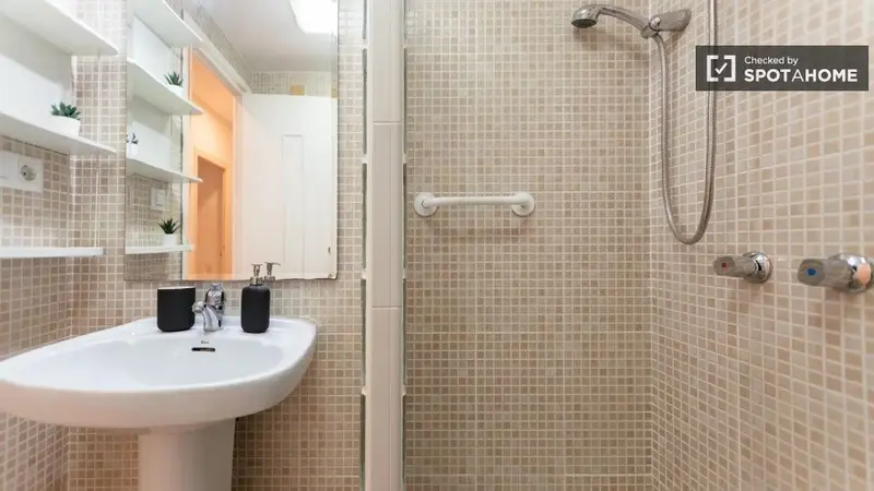 Apartamento 5 Dormitorios 2 Ba	nos Valencia Spotahome