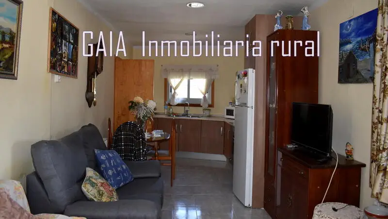 Casa en venta en Maella: 4 habitaciones, terreno con olivos y frutales