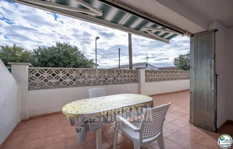 Apartamento en Roses con terraza 4 dormitorios y parking