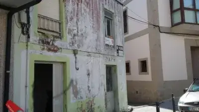 Casa en Venta A Guarda: Reforma o 8 Apartamentos con Garaje y Vistas al Mar