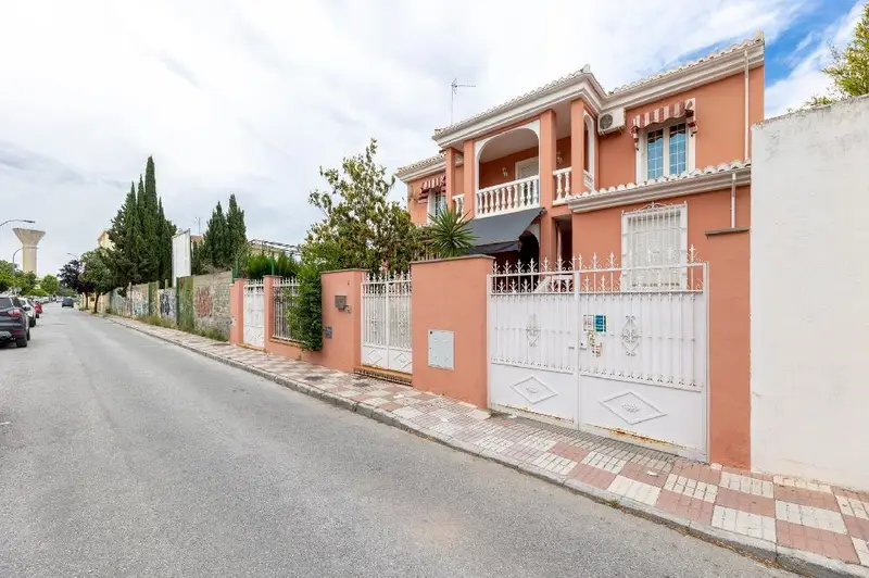 Venta Casa Lujosa en Santa Fe 531m2 Parcela 300m2 Vivienda