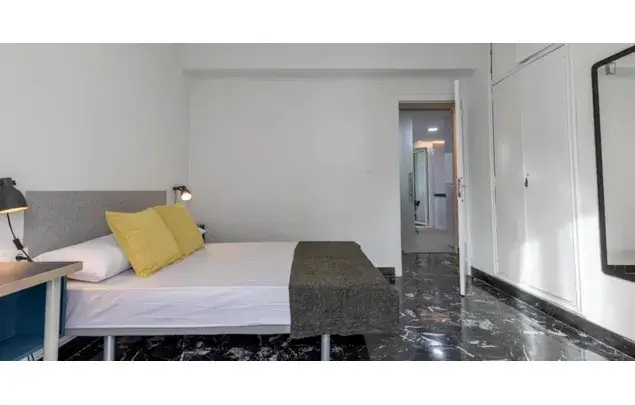 Apartamento 8 Dormitorios Valencia Centro Reformado