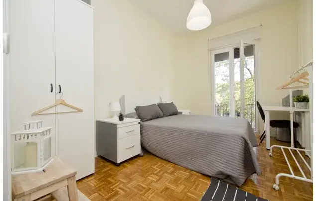 Habitaci	ón 100m	² Madrid Ronda Toledo Alquiler Media Larga Duraci	ón