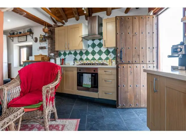 Casa en Guadix con Piscina y Apartamento Independiente