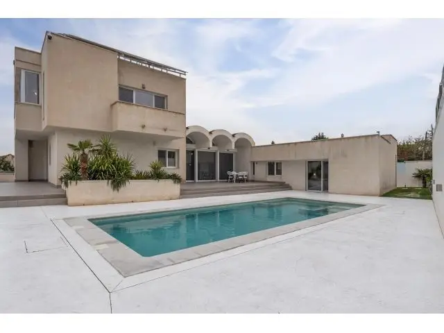 Villa de Lujo en Otura Granada con Piscina Climatizada y Placas Solares