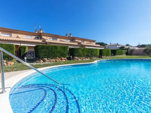 Casa Villa 3 Dormitorios L Escala Alquiler España
