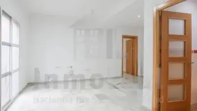 Casa adosada en venta en La Rinconada dos plantas azotea patio reformada