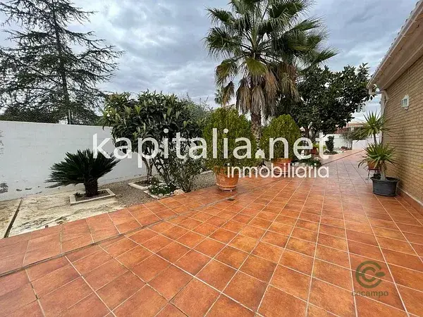 Chalet en L Alcudia de Crespins con piscina y amplio jardín