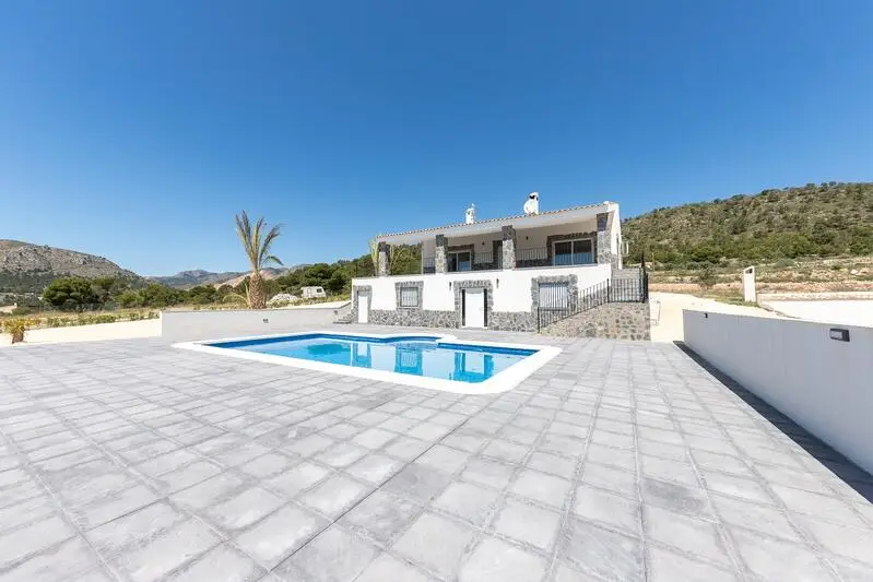 Villa en Venta Novelda 180m2 10000m2 Parcela Piscina