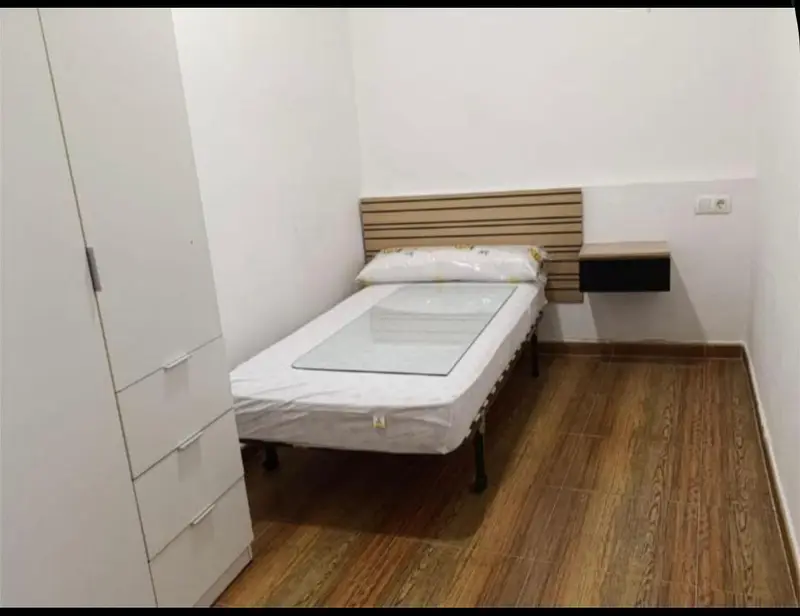 Apartamento Reformado en Zona Urbana con Terraza