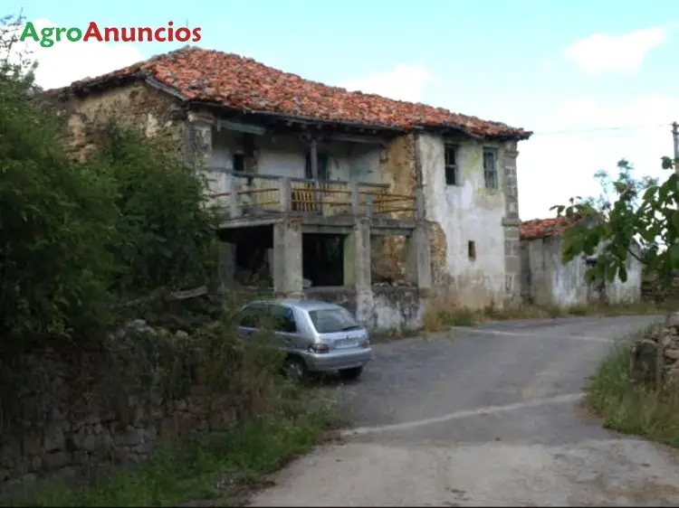 Venta  de Casa de piedra con parcela en Cantabria