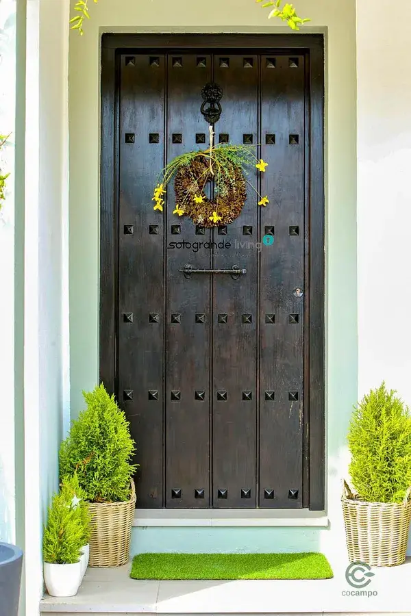 Villa Andaluza en Sotogrande Costa con Piscina Privada y Jardin Maduro