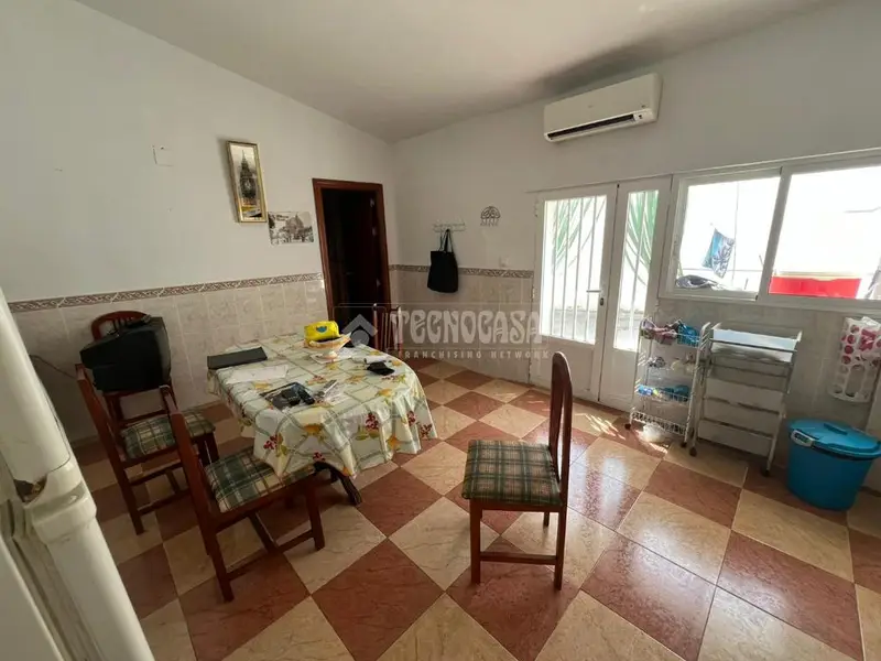 Casa Adosada 5 Dormitorios Aljucen Gran Patio Amueblada