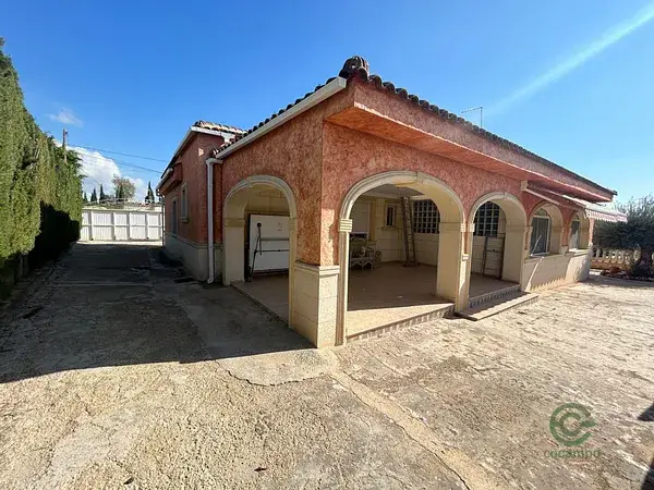 Casa Rural con Casita de Madera y Anexo en Albatera