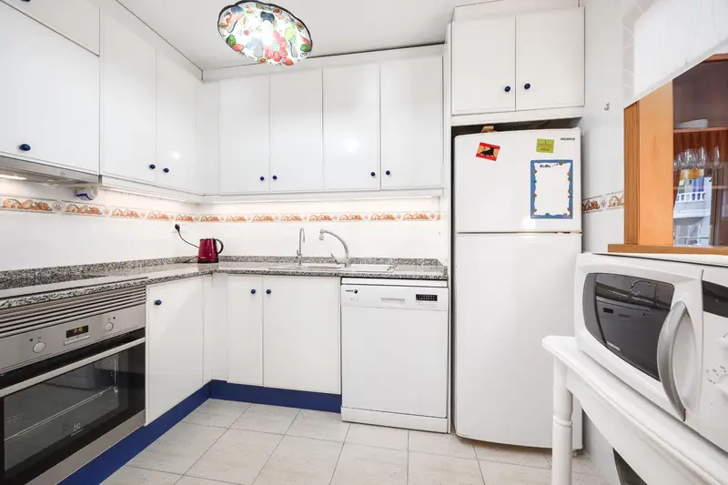 Apartamento en Torrevieja con Terraza Cerca de la Playa