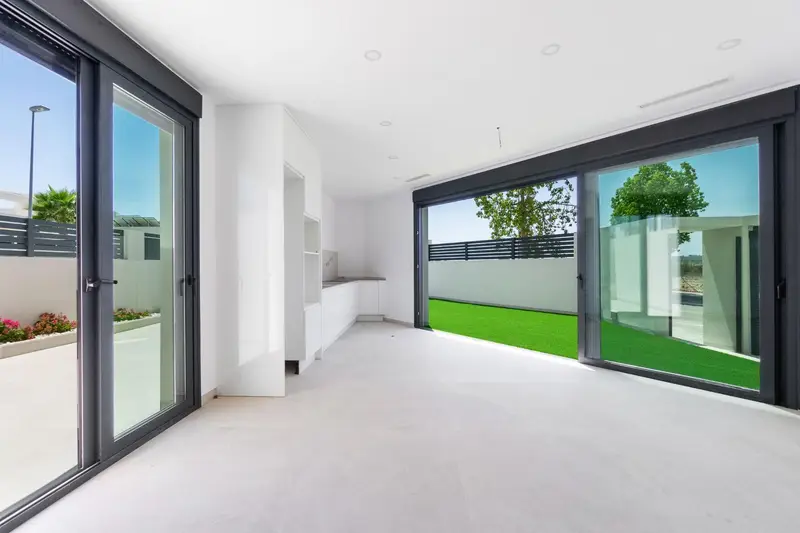 Villa con Piscina en Benijófar - Moderna y Exclusiva