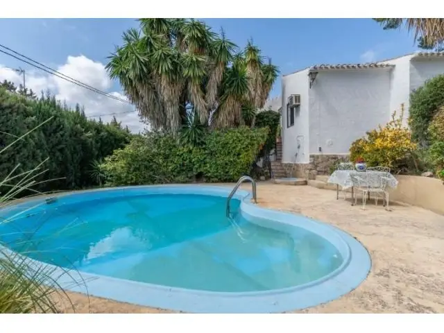 Villa en Jávea con Piscina y Vistas al Montgó