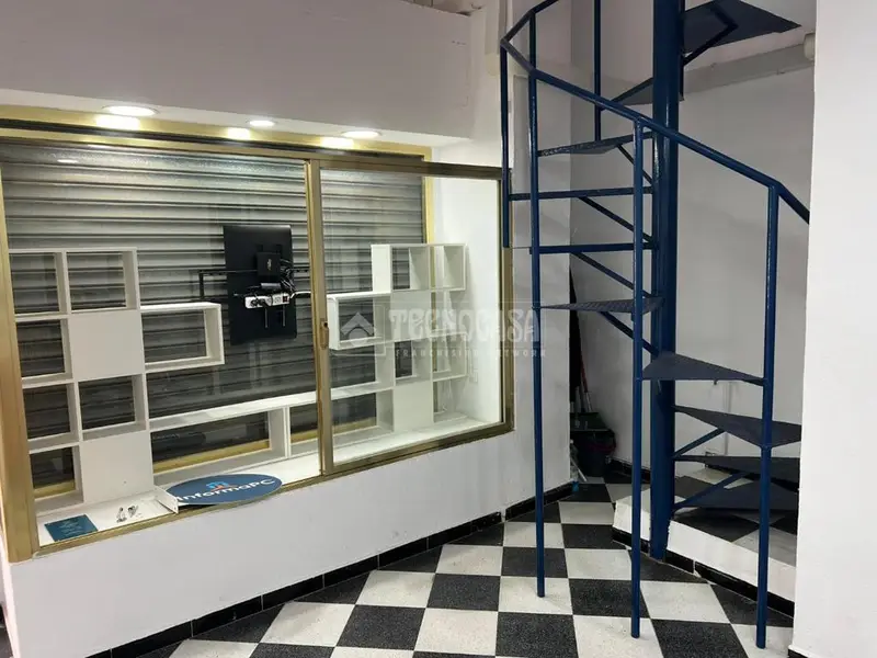 Local Comercial en Venta en Cadiz - Ideal para Emprendedores