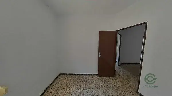 Casa en Sevilla 288m² 4 habitaciones 2 baños Local planta baja