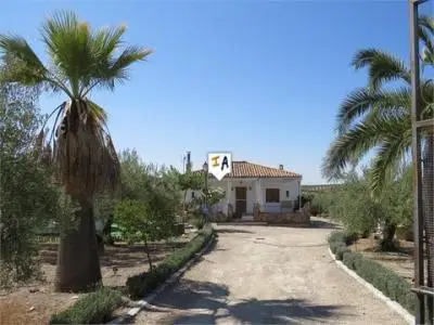 Cortijo con Piscina y Terreno en Jaen